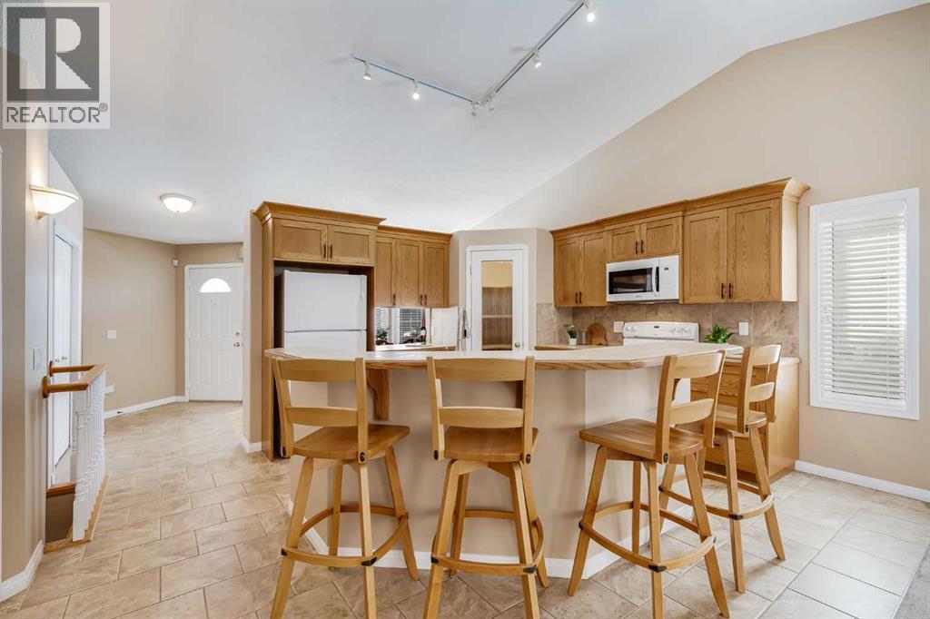 17 Rocky Ridge Villas NW, Calgary, Alberta  T3G 4R2 - Photo 11 - A2298839