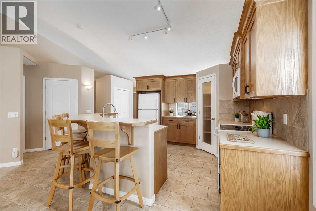 17 Rocky Ridge Villas NW, Calgary, Alberta  T3G 4R2 - Photo 12 - A2298839