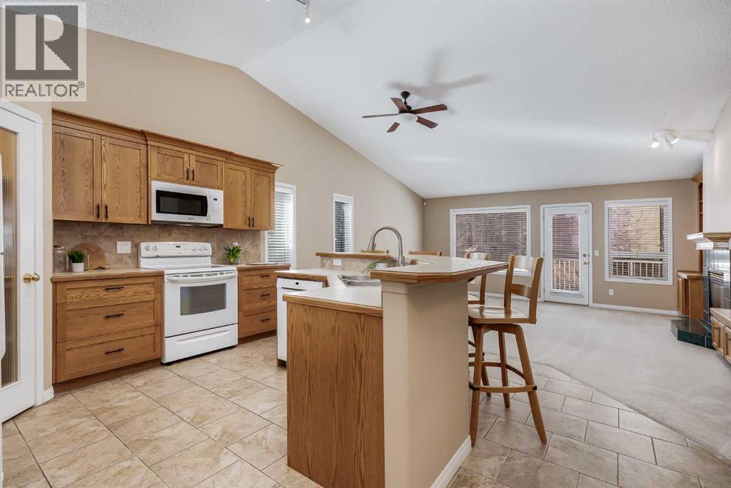 17 Rocky Ridge Villas NW, Calgary, Alberta  T3G 4R2 - Photo 9 - A2298839