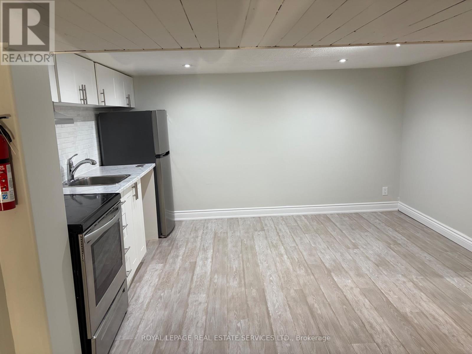 6 Sussex Avenue, Brantford, Ontario  N3R 2G6 - Photo 9 - X13009262