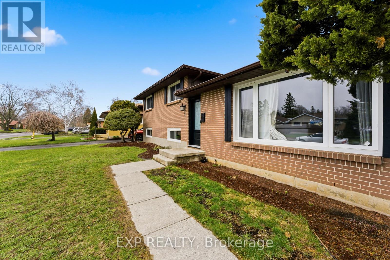 1 Nelles Avenue, Quinte West, Ontario  K8V 3A6 - Photo 3 - X12964258