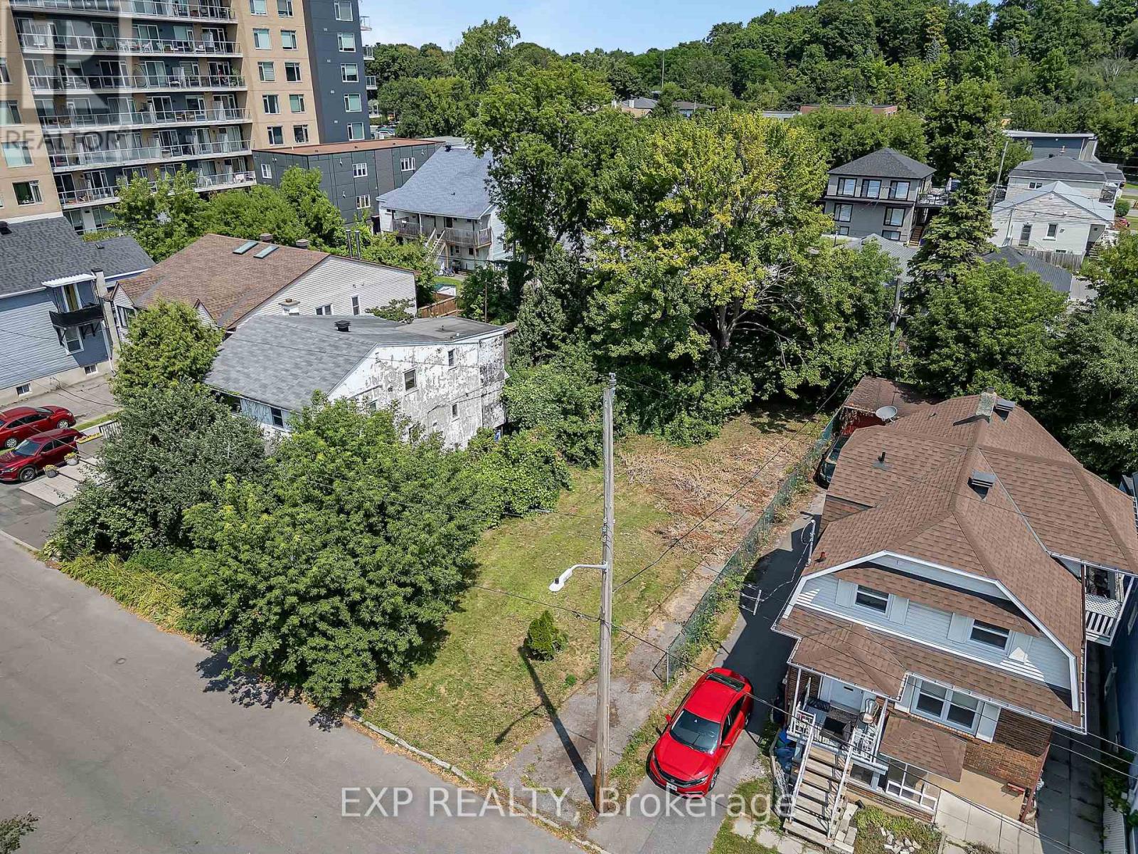 29 Marquette Avenue, Ottawa, Ontario  K1L 5K3 - Photo 12 - X12341275