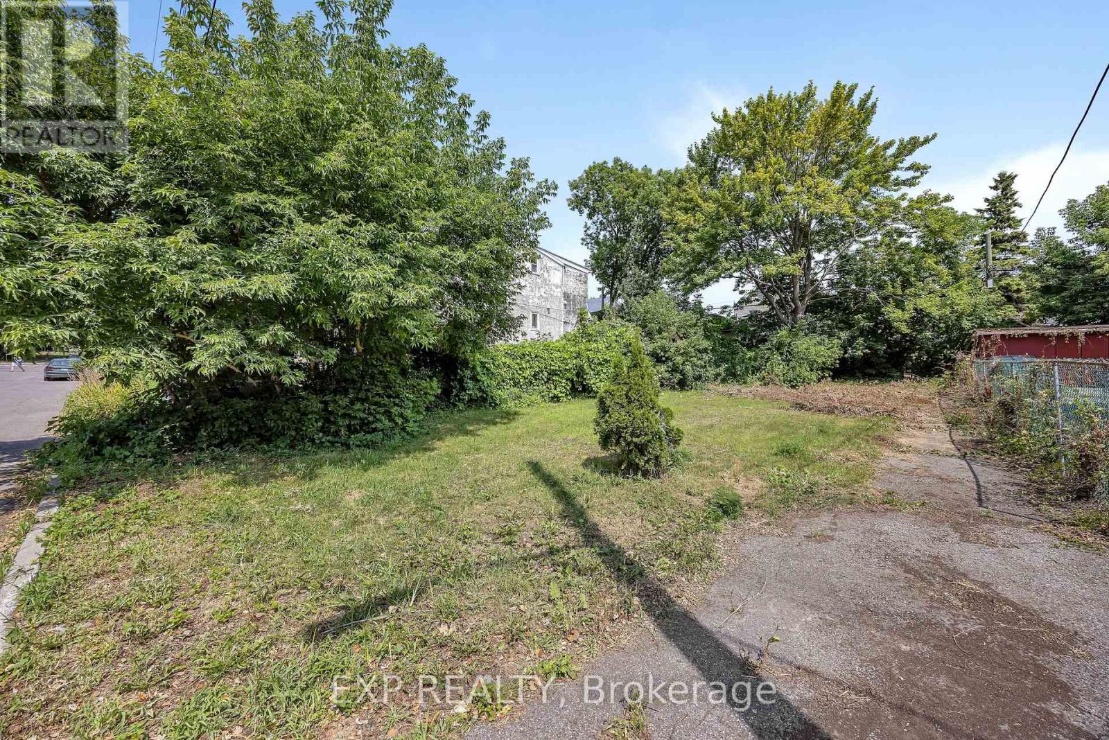 29 Marquette Avenue, Ottawa, Ontario  K1L 5K3 - Photo 3 - X12341275