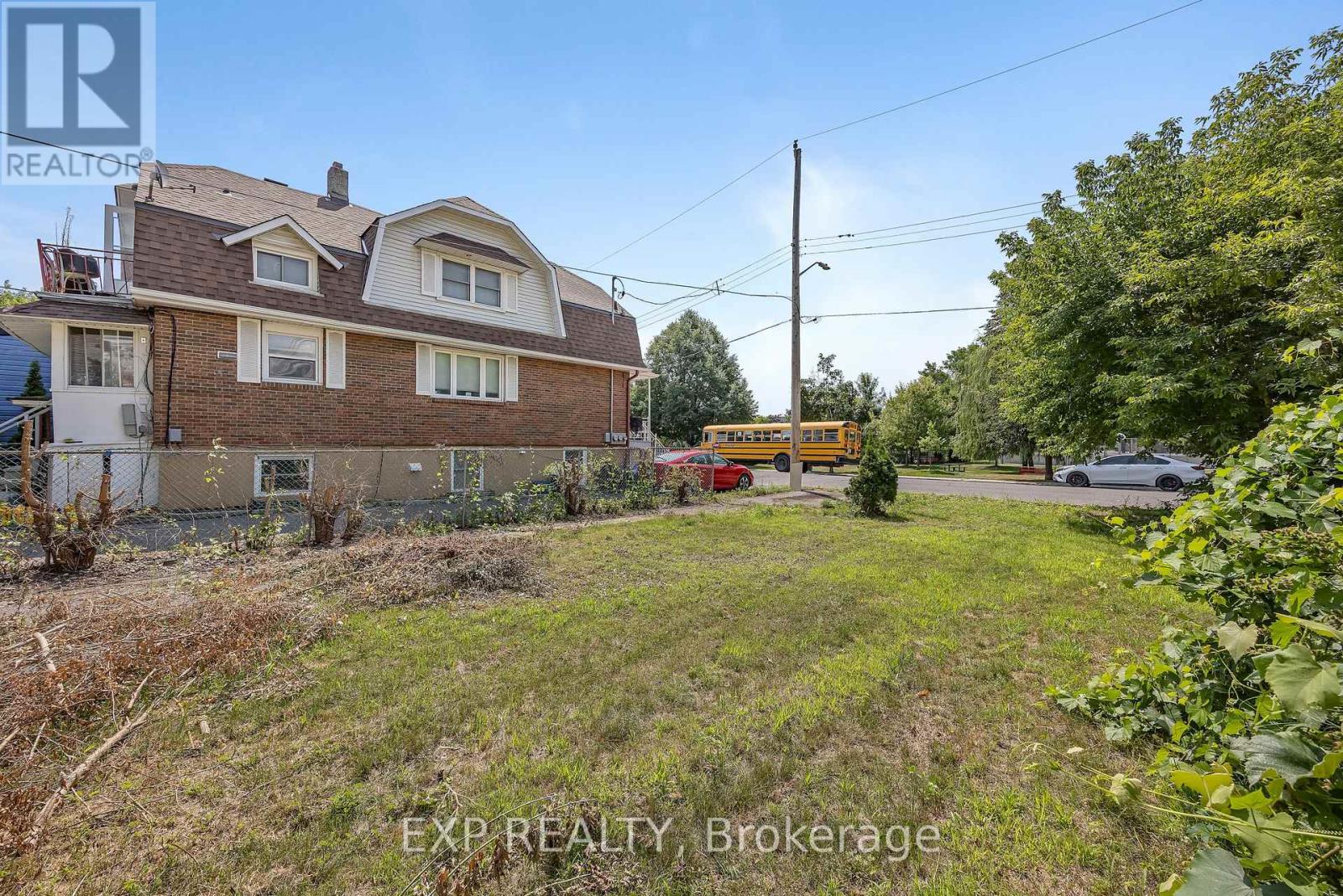 29 Marquette Avenue, Ottawa, Ontario  K1L 5K3 - Photo 8 - X12341275