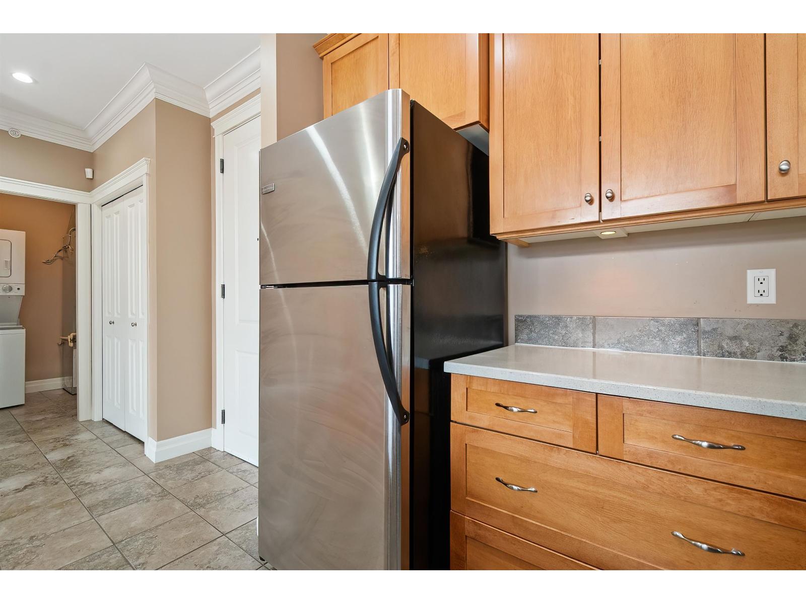 405a 45595 Tamihi Way, Garrison Crossing, Chilliwack, British Columbia  V2R 0G3 - Photo 5 - R3112323