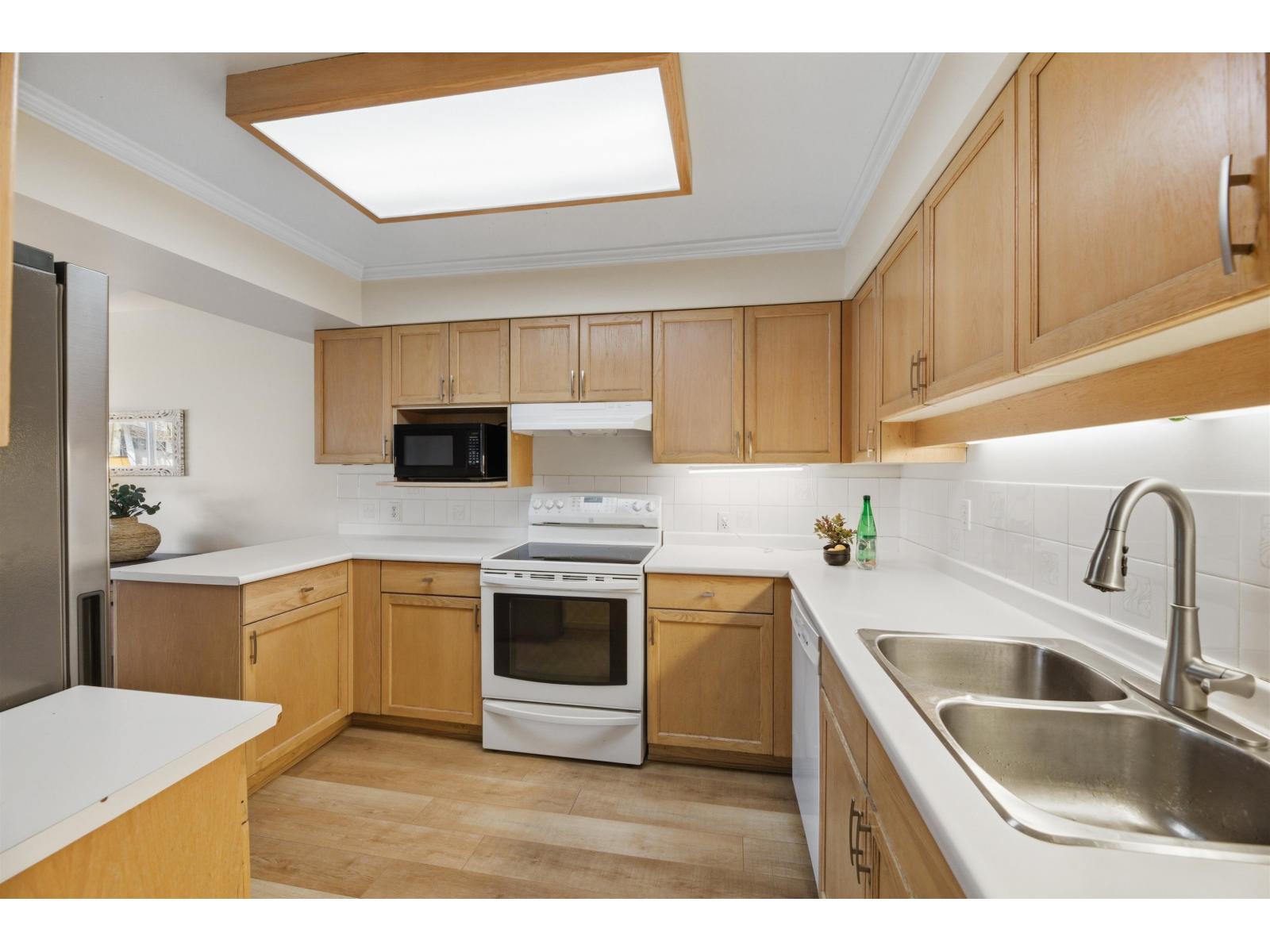 103 10538 153 Street, Surrey, British Columbia  V3R 0G6 - Photo 8 - R3111091