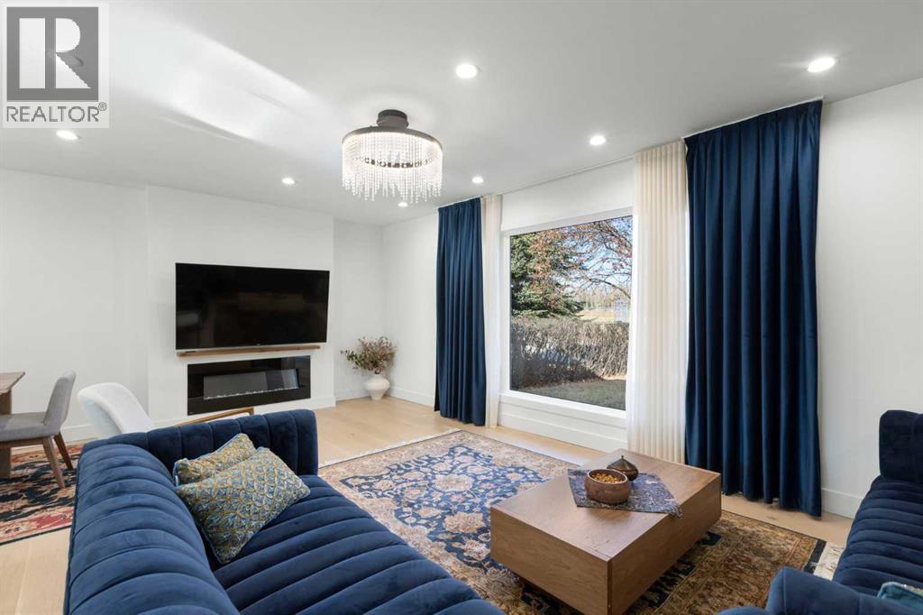 224 Silverview Way NW, Calgary, Alberta  T3B 3K3 - Photo 3 - A2298370