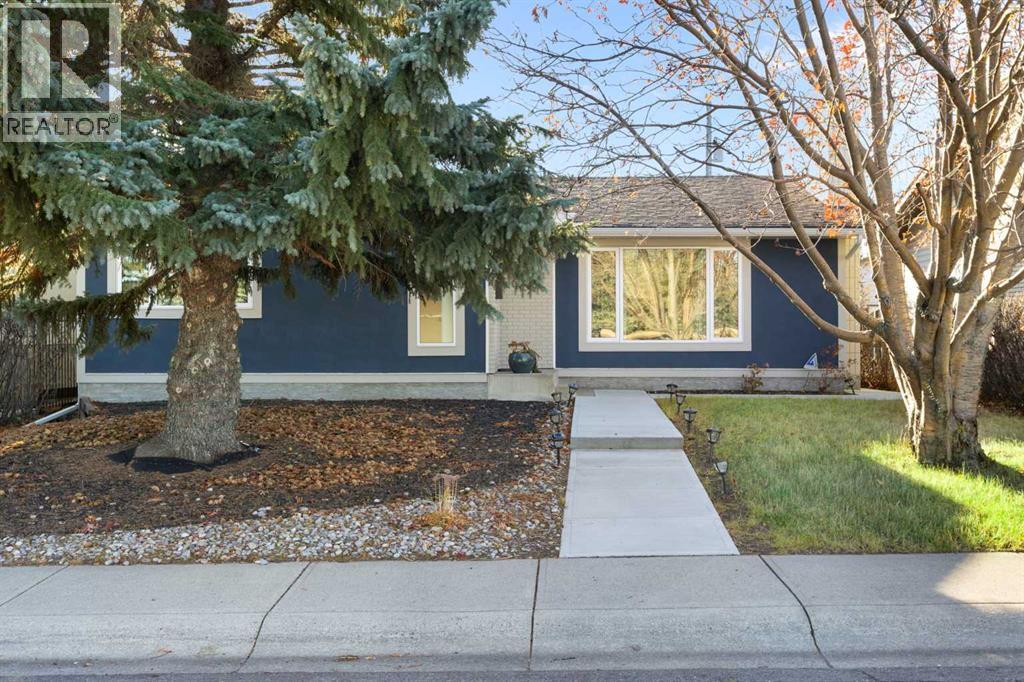 224 Silverview Way NW, Calgary, Alberta  T3B 3K3 - Photo 1 - A2298370