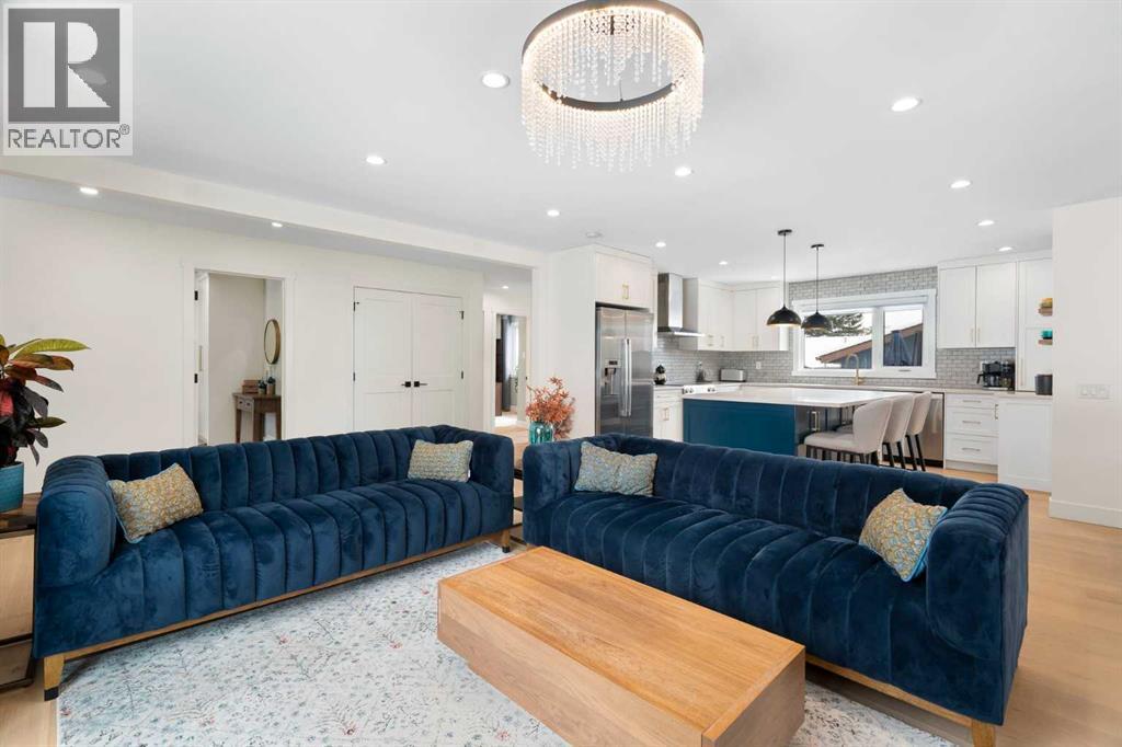 224 Silverview Way NW, Calgary, Alberta  T3B 3K3 - Photo 9 - A2298370