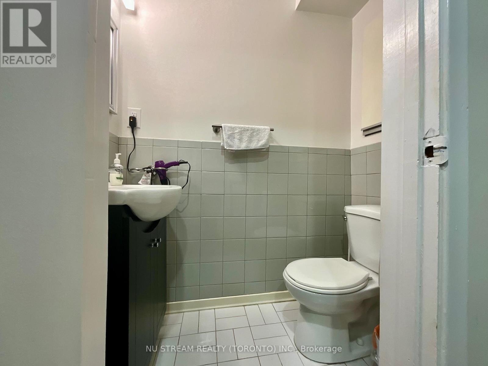 Lower - 260 Fisherville Road, Toronto, Ontario  M2R 3C5 - Photo 7 - C13008936