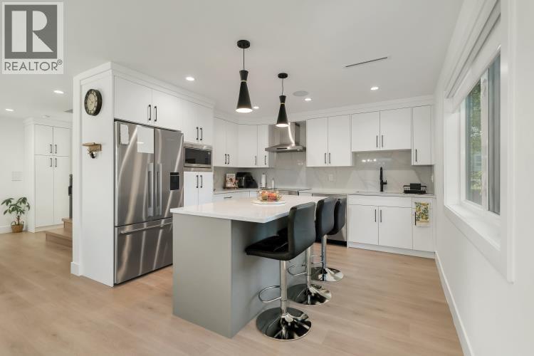 1012 Augusta Avenue, Burnaby, British Columbia  V5A 2V4 - Photo 11 - R3111484