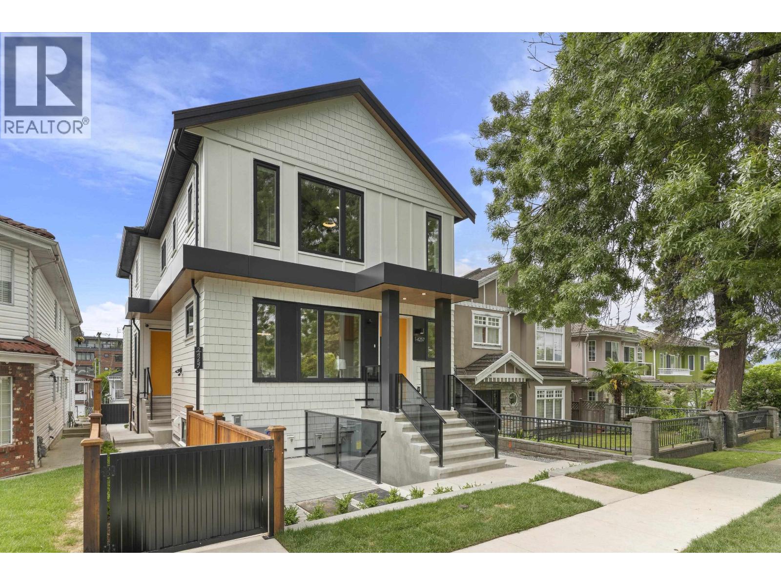 2 4257 BEATRICE STREET, Vancouver, British Columbia