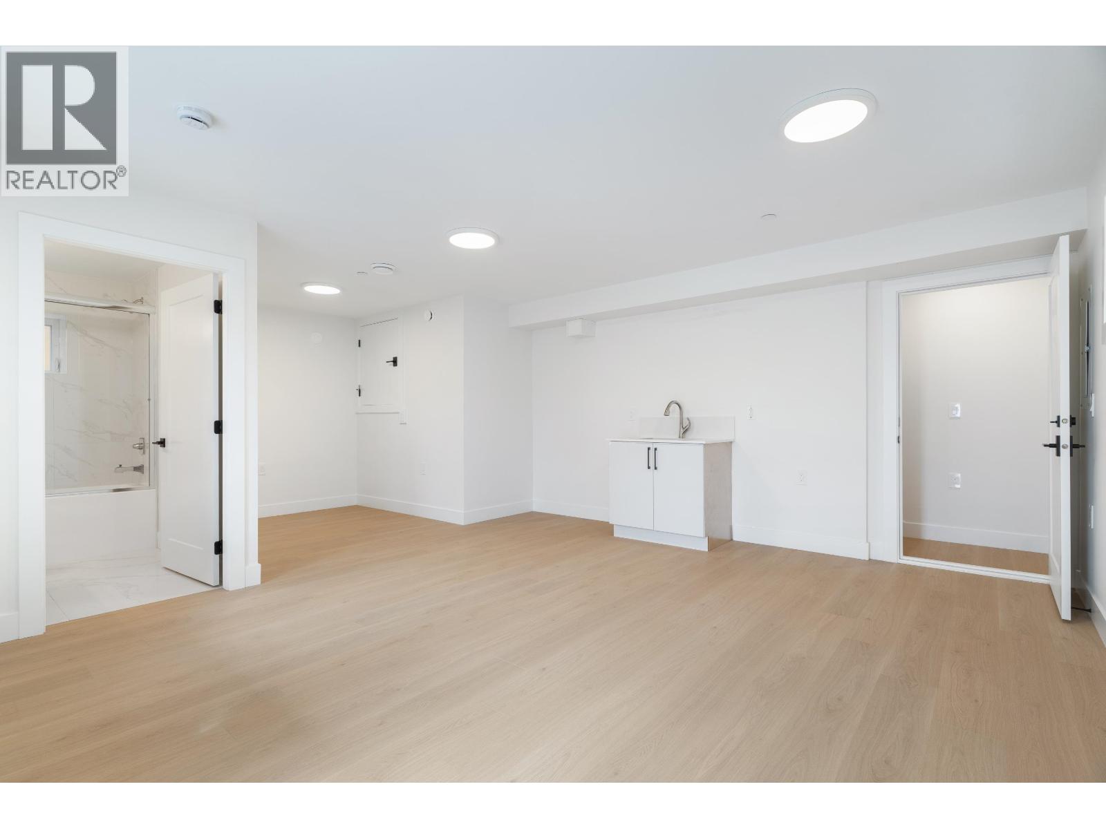 2 4257 Beatrice Street, Vancouver, British Columbia  V5N 4H9 - Photo 25 - R3111825