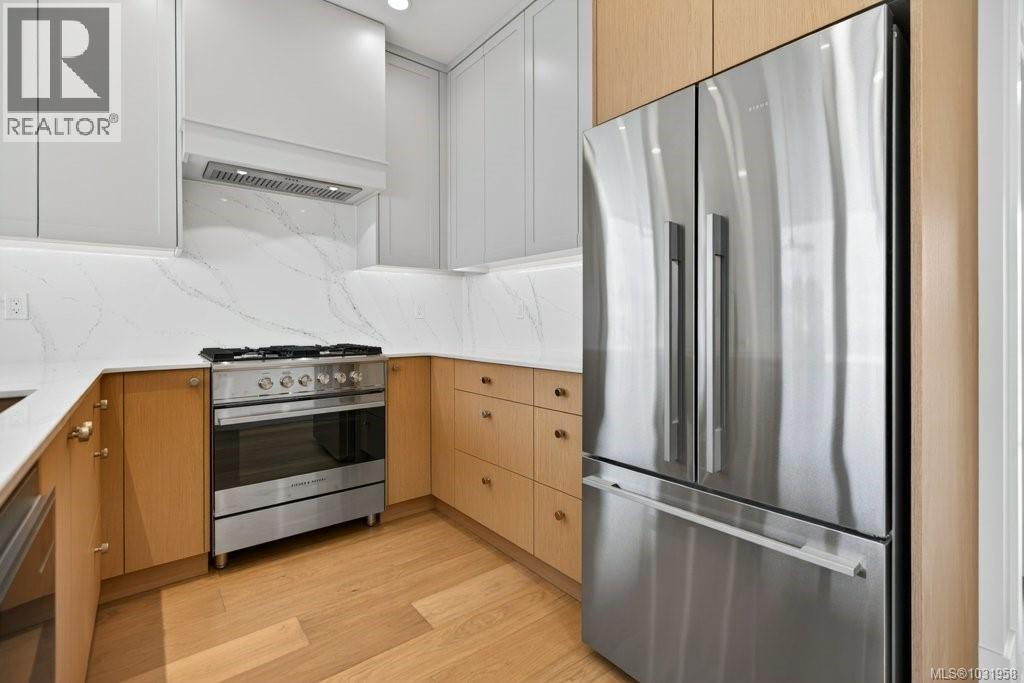 B 875 Grumman Pl, Comox, British Columbia  V9M 4H9 - Photo 2 - 1031958