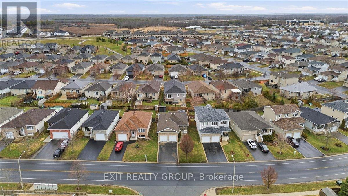 173 Kildare Avenue, Loyalist, Ontario  K7N 1Y6 - Photo 2 - X13009432