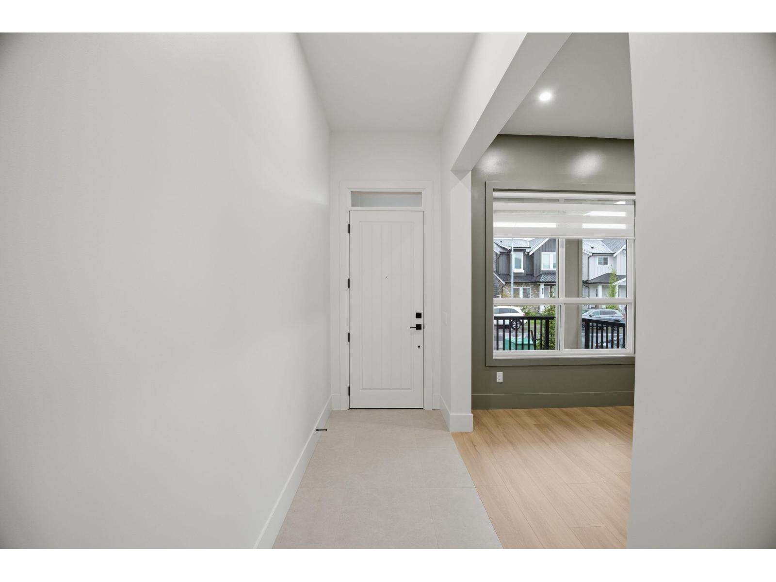 19660 75 Avenue, Langley, British Columbia  V2Y 3R9 - Photo 3 - R3112512