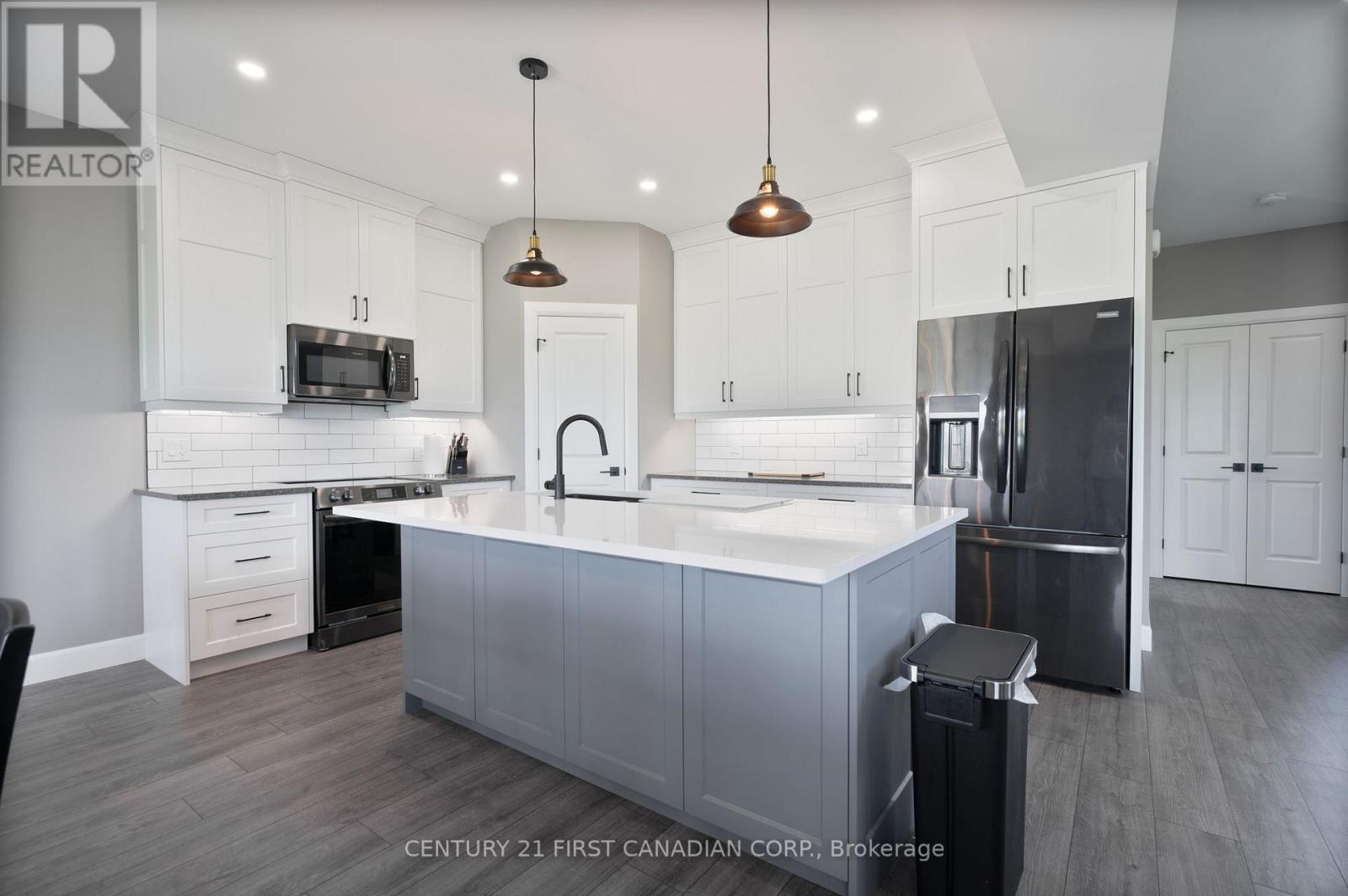 110 Sheldabren Street, North Middlesex, Ontario  N0M 1A0 - Photo 6 - X13009424