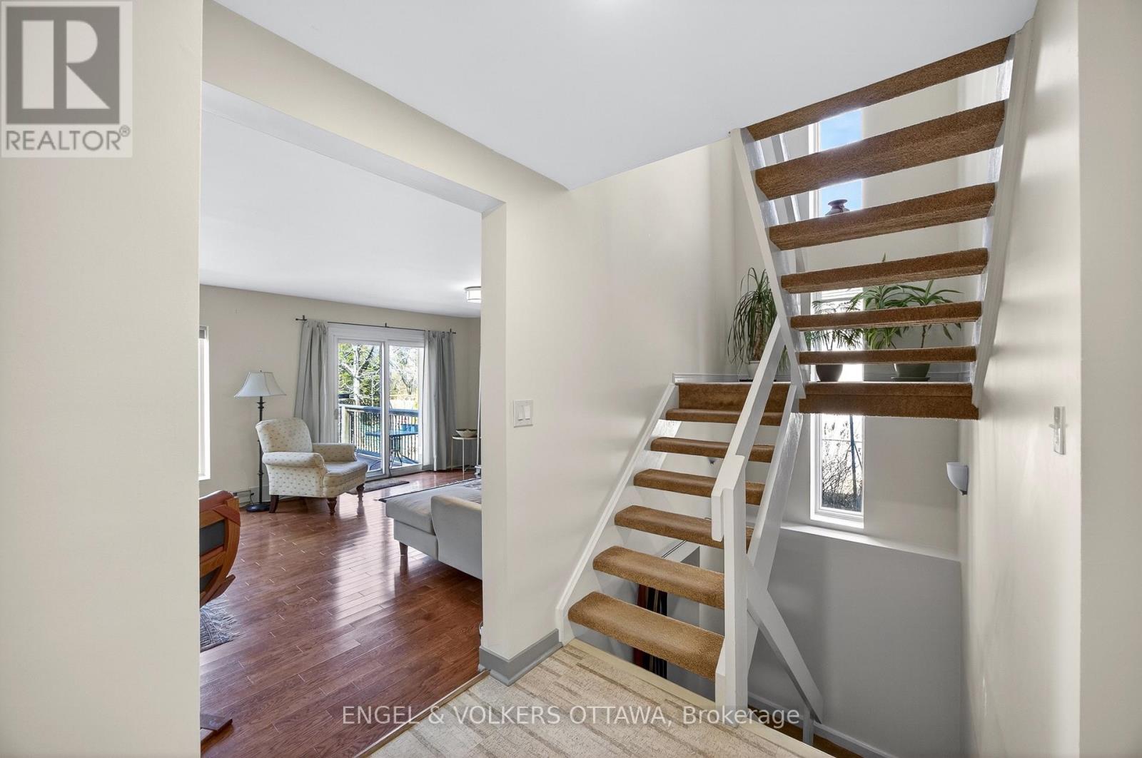 424 Lochaber Avenue, Ottawa, Ontario  K2A 0A6 - Photo 8 - X13009378