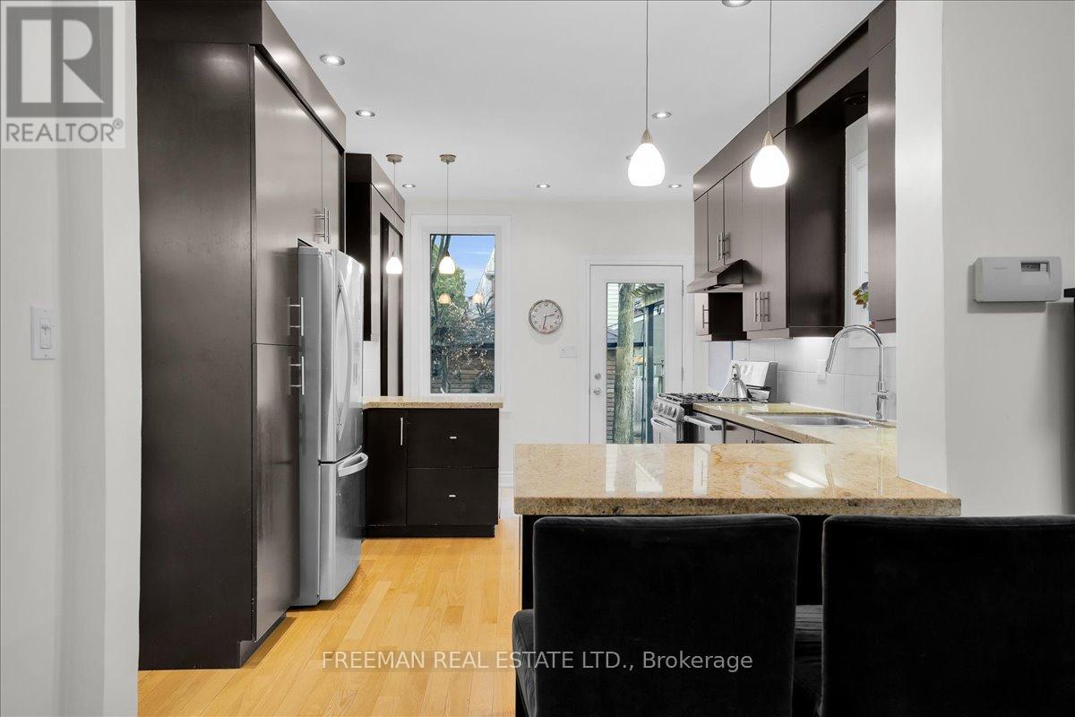 119 Barton Avenue, Toronto, Ontario  M6G 1P8 - Photo 12 - C13009344