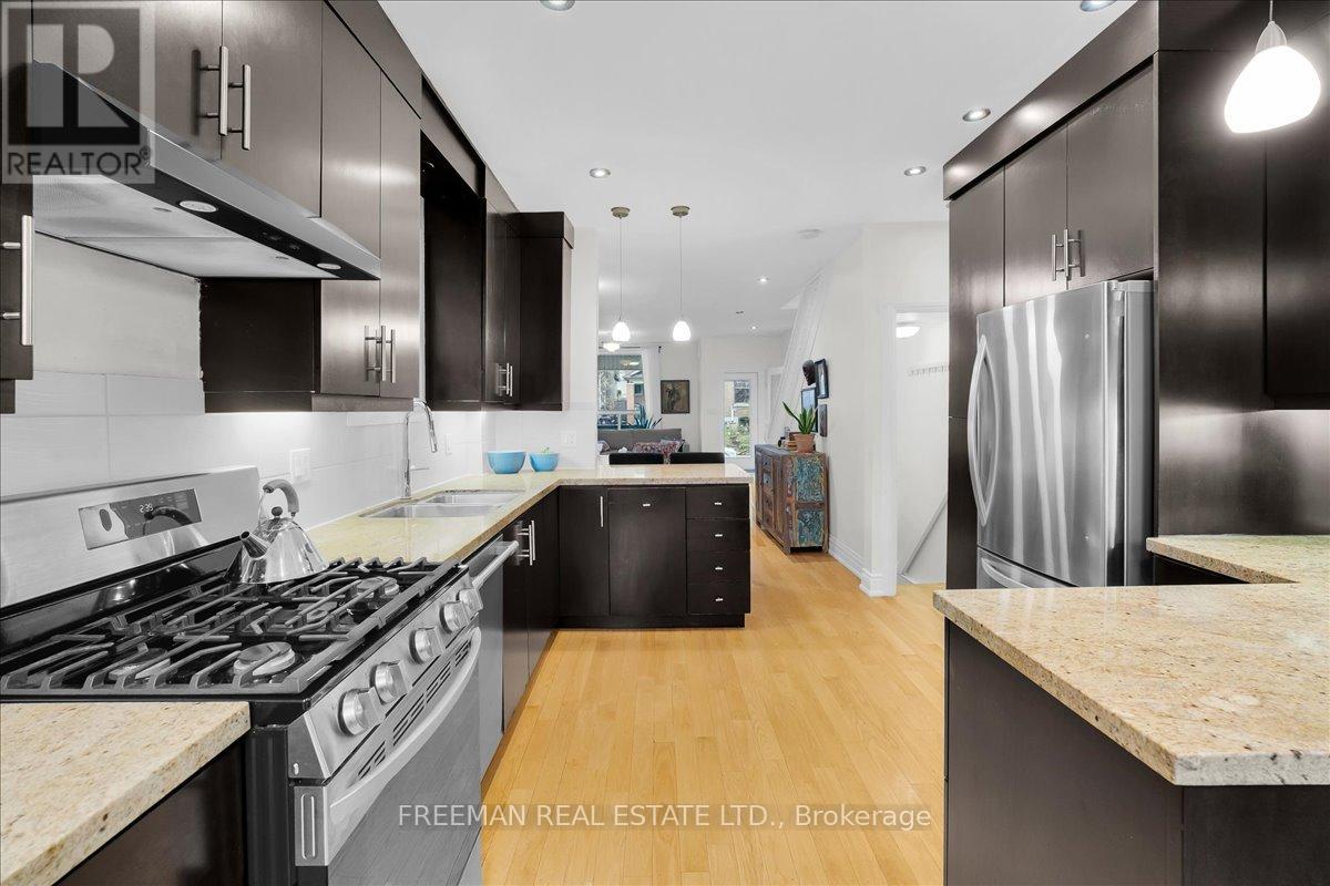 119 Barton Avenue, Toronto, Ontario  M6G 1P8 - Photo 13 - C13009344