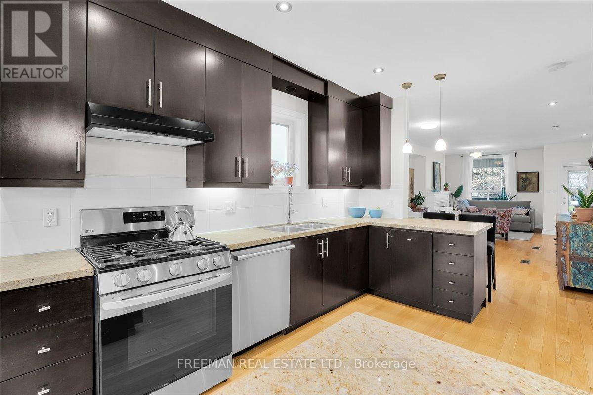 119 Barton Avenue, Toronto, Ontario  M6G 1P8 - Photo 14 - C13009344