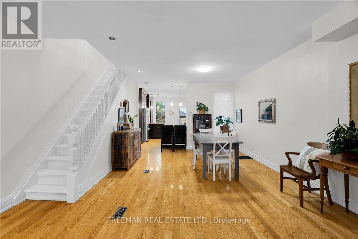 119 Barton Avenue, Toronto, Ontario  M6G 1P8 - Photo 15 - C13009344