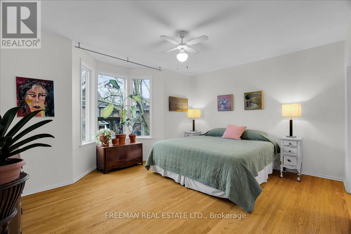 119 Barton Avenue, Toronto, Ontario  M6G 1P8 - Photo 16 - C13009344