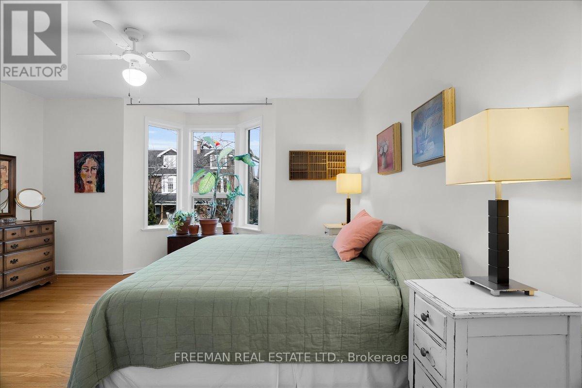 119 Barton Avenue, Toronto, Ontario  M6G 1P8 - Photo 17 - C13009344