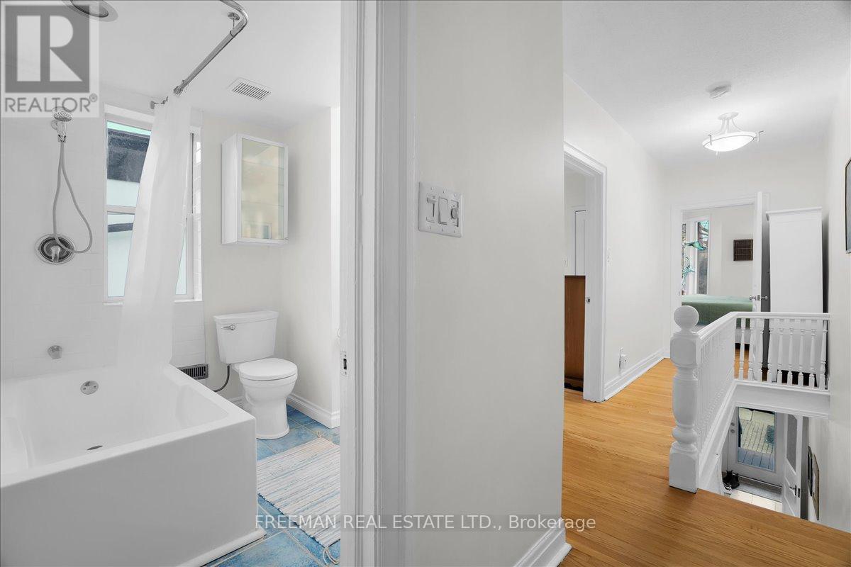 119 Barton Avenue, Toronto, Ontario  M6G 1P8 - Photo 19 - C13009344