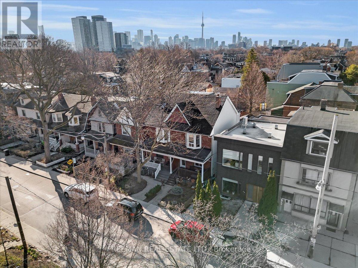 119 Barton Avenue, Toronto, Ontario  M6G 1P8 - Photo 2 - C13009344