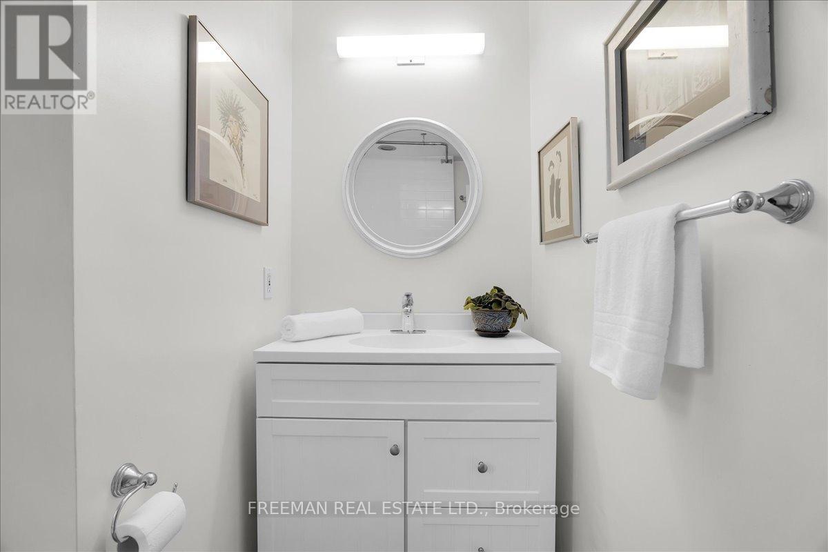 119 Barton Avenue, Toronto, Ontario  M6G 1P8 - Photo 21 - C13009344