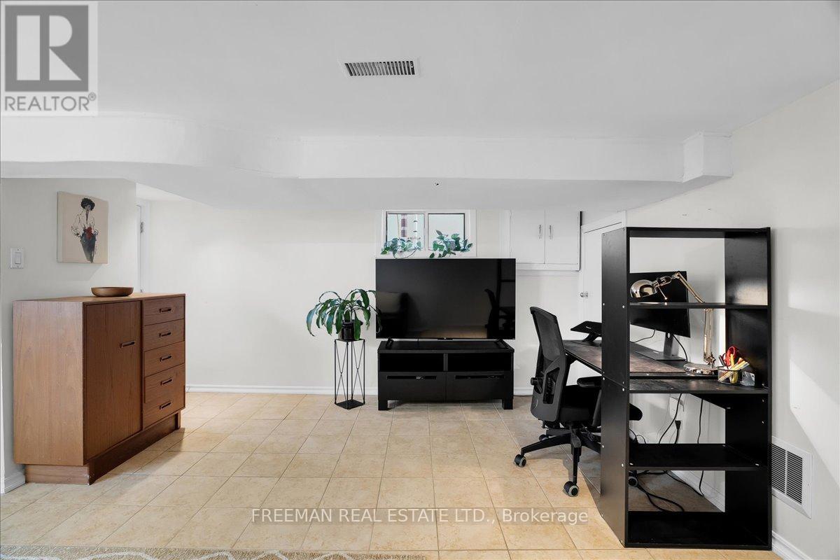 119 Barton Avenue, Toronto, Ontario  M6G 1P8 - Photo 26 - C13009344