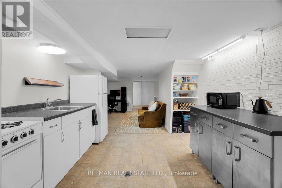 119 Barton Avenue, Toronto, Ontario  M6G 1P8 - Photo 29 - C13009344