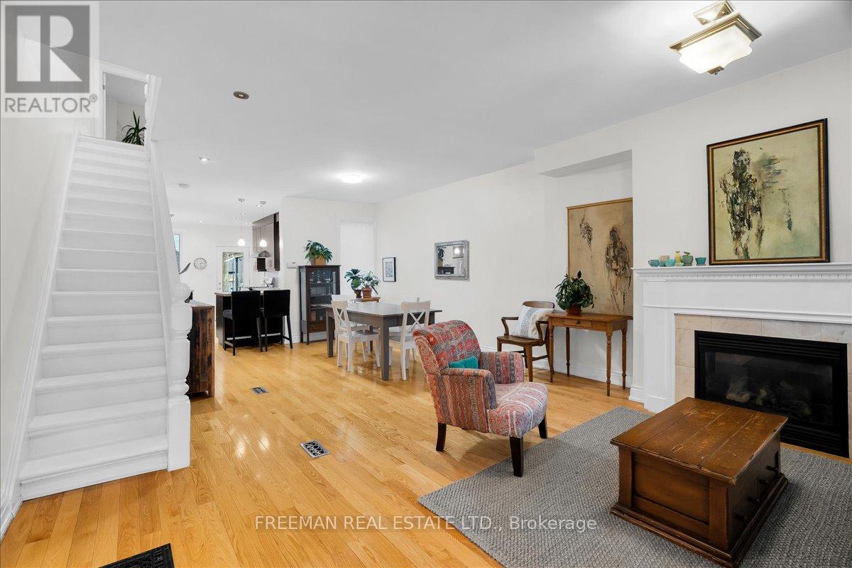 119 Barton Avenue, Toronto, Ontario  M6G 1P8 - Photo 5 - C13009344