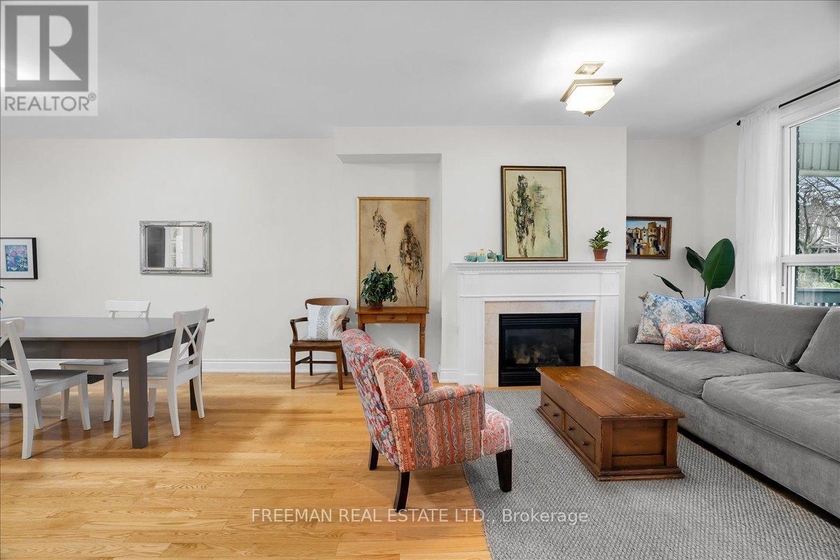 119 Barton Avenue, Toronto, Ontario  M6G 1P8 - Photo 6 - C13009344