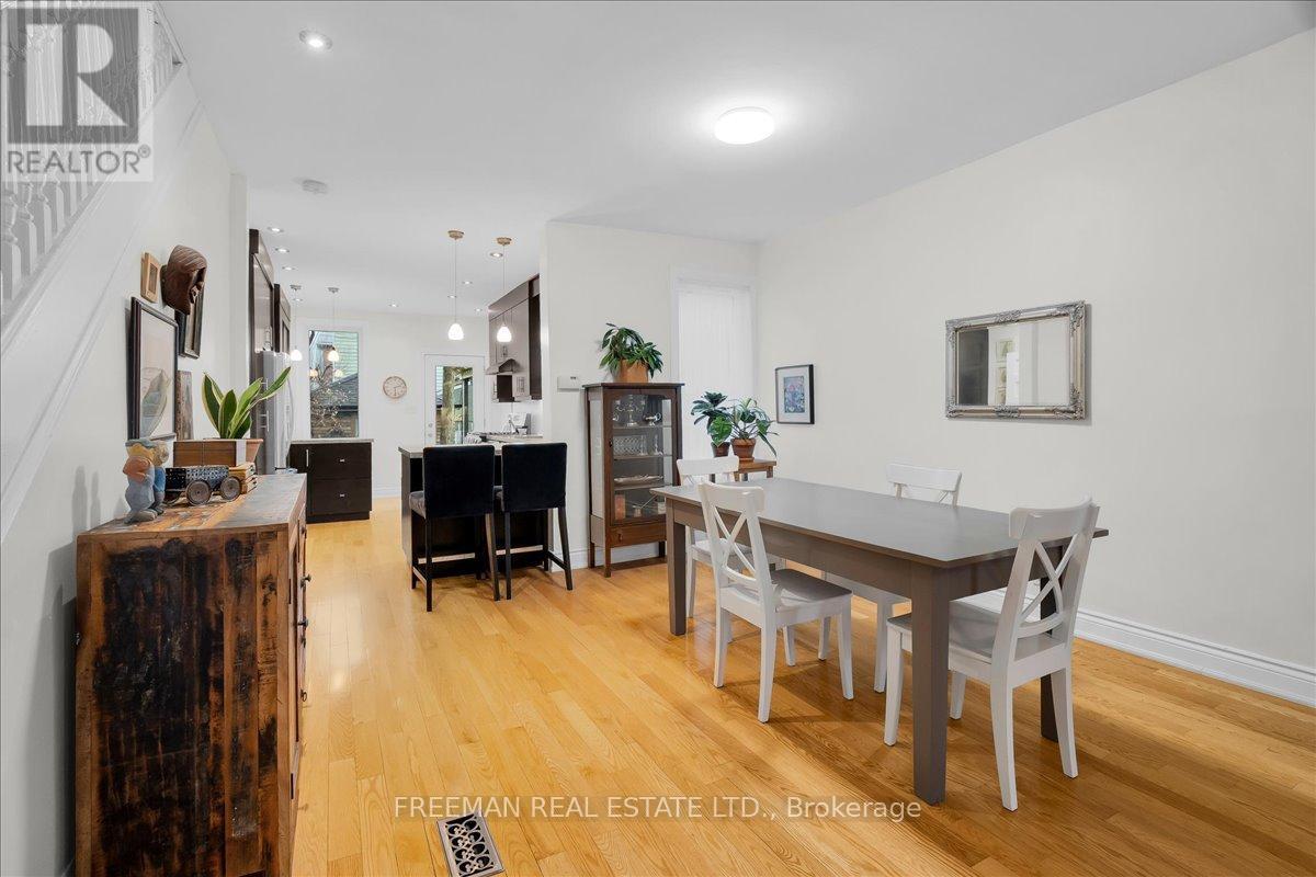 119 Barton Avenue, Toronto, Ontario  M6G 1P8 - Photo 7 - C13009344