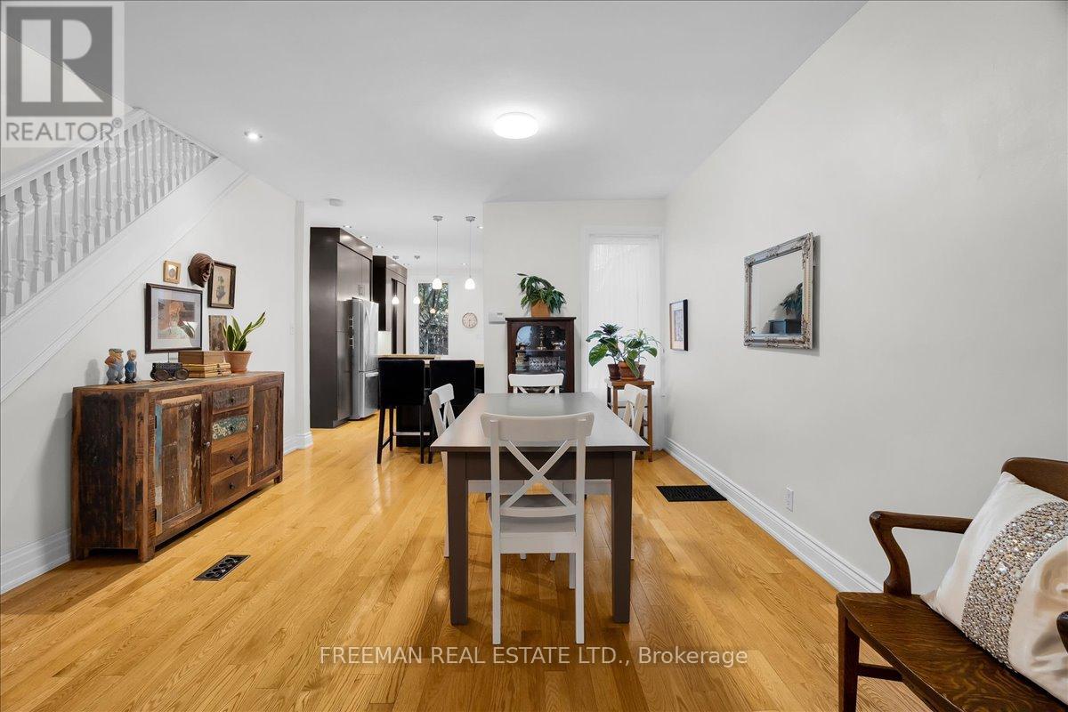 119 Barton Avenue, Toronto, Ontario  M6G 1P8 - Photo 8 - C13009344