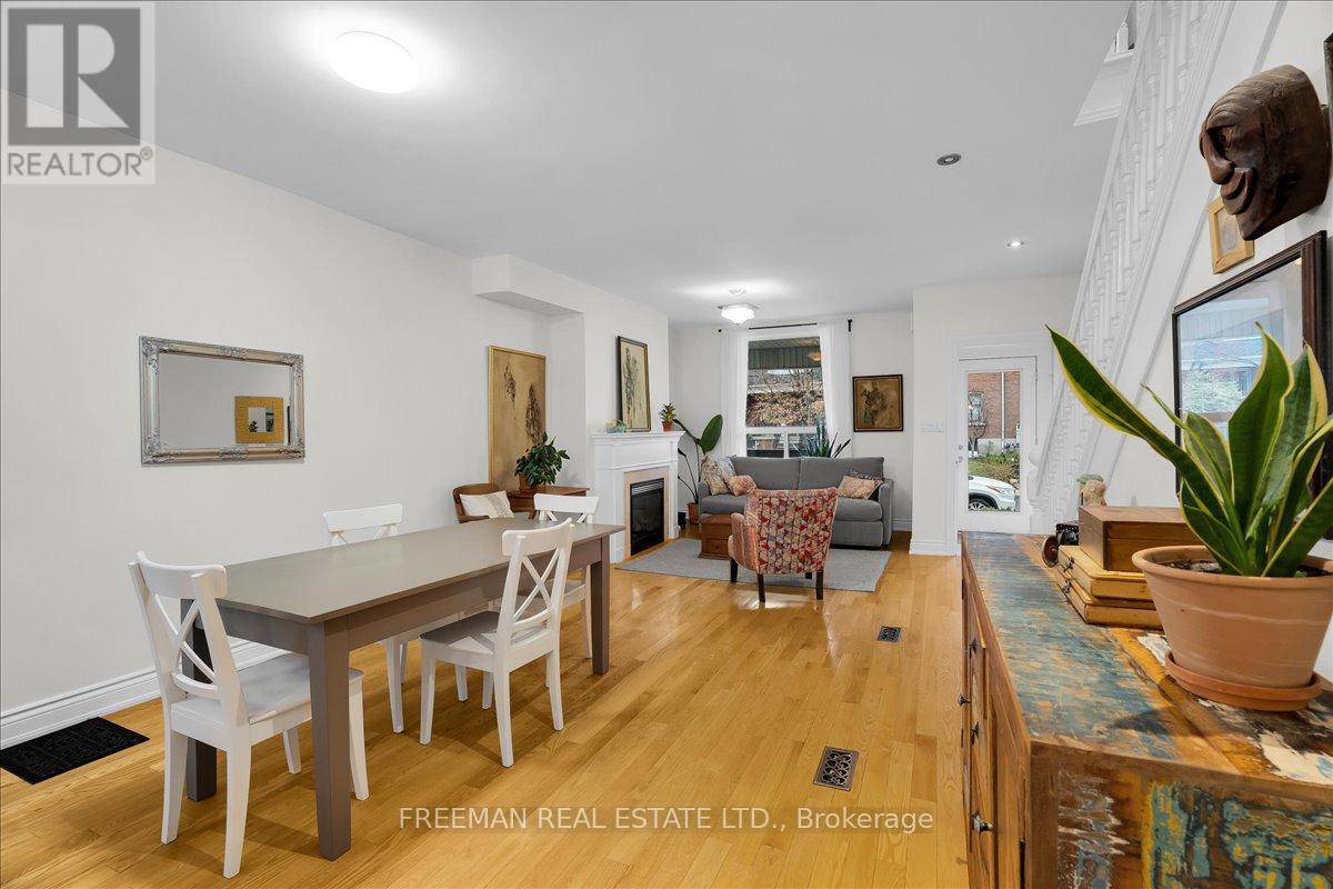 119 Barton Avenue, Toronto, Ontario  M6G 1P8 - Photo 9 - C13009344