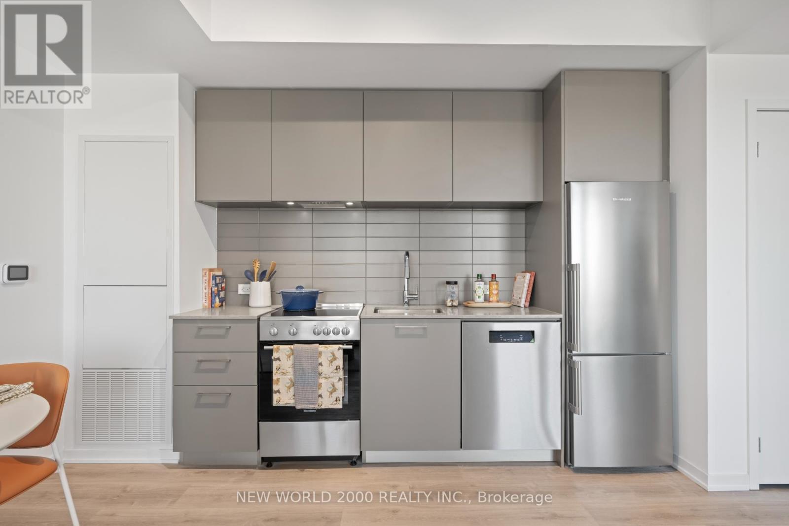 1513 - 101 Roehampton Avenue, Toronto, Ontario  M4P 2W2 - Photo 2 - C13009374