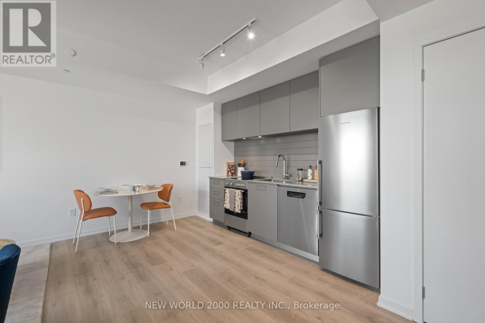 1513 - 101 Roehampton Avenue, Toronto, Ontario  M4P 2W2 - Photo 3 - C13009374