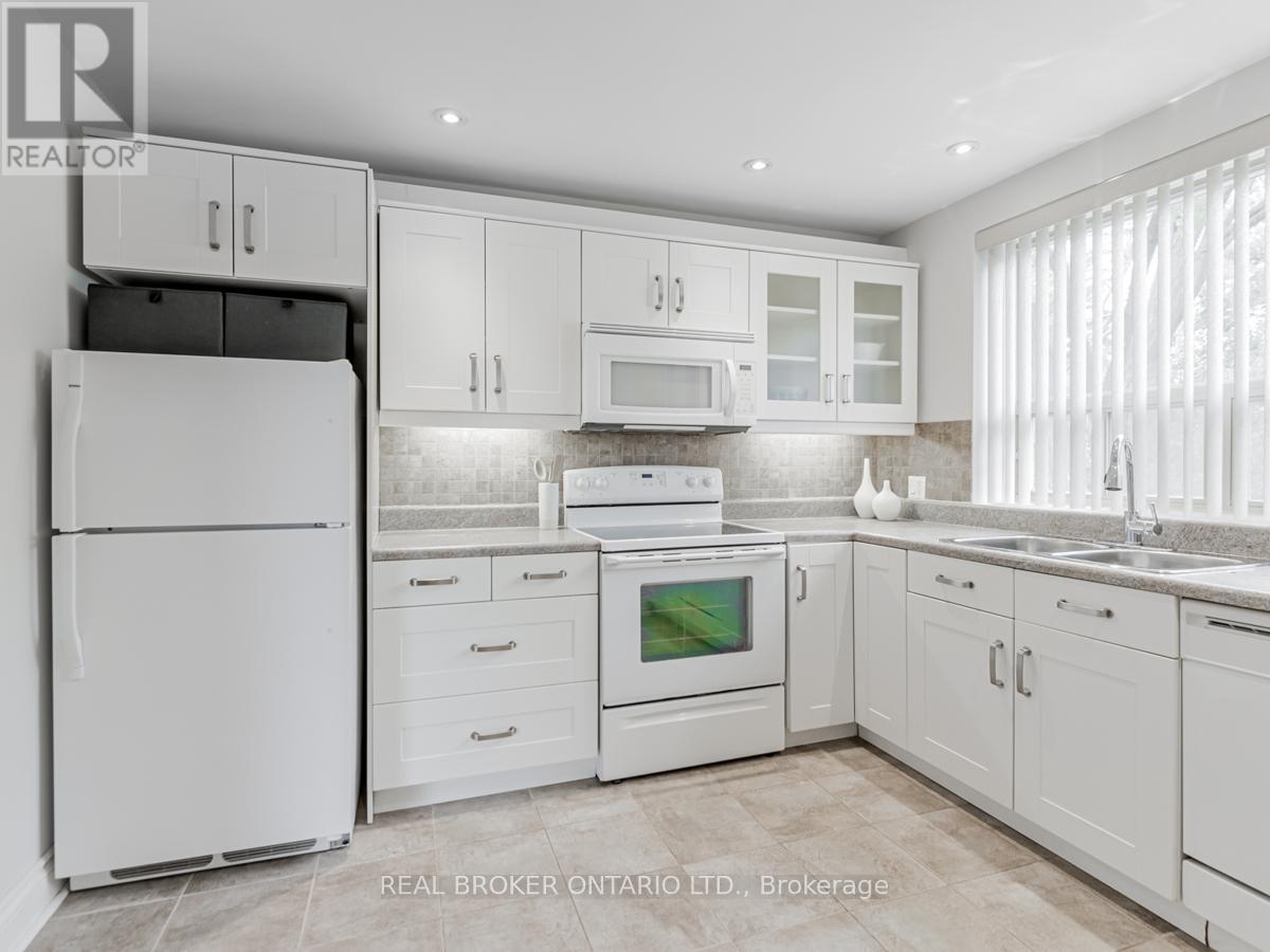 17 Redwing Place, Toronto, Ontario  M3C 2A7 - Photo 10 - C13009384