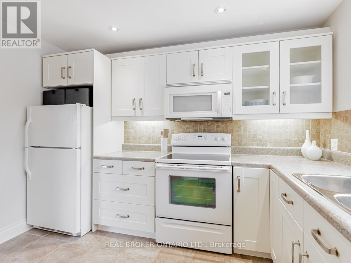 17 Redwing Place, Toronto, Ontario  M3C 2A7 - Photo 11 - C13009384