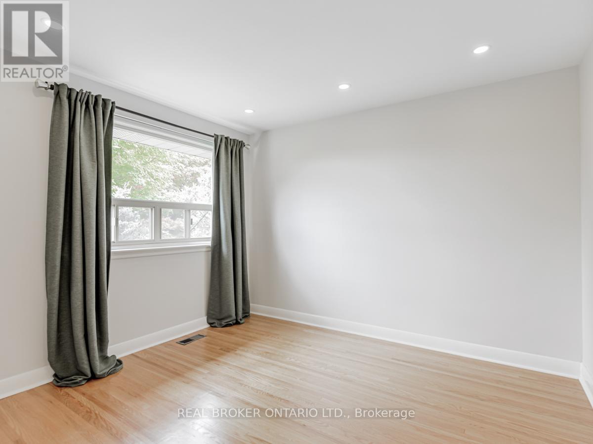 17 Redwing Place, Toronto, Ontario  M3C 2A7 - Photo 12 - C13009384