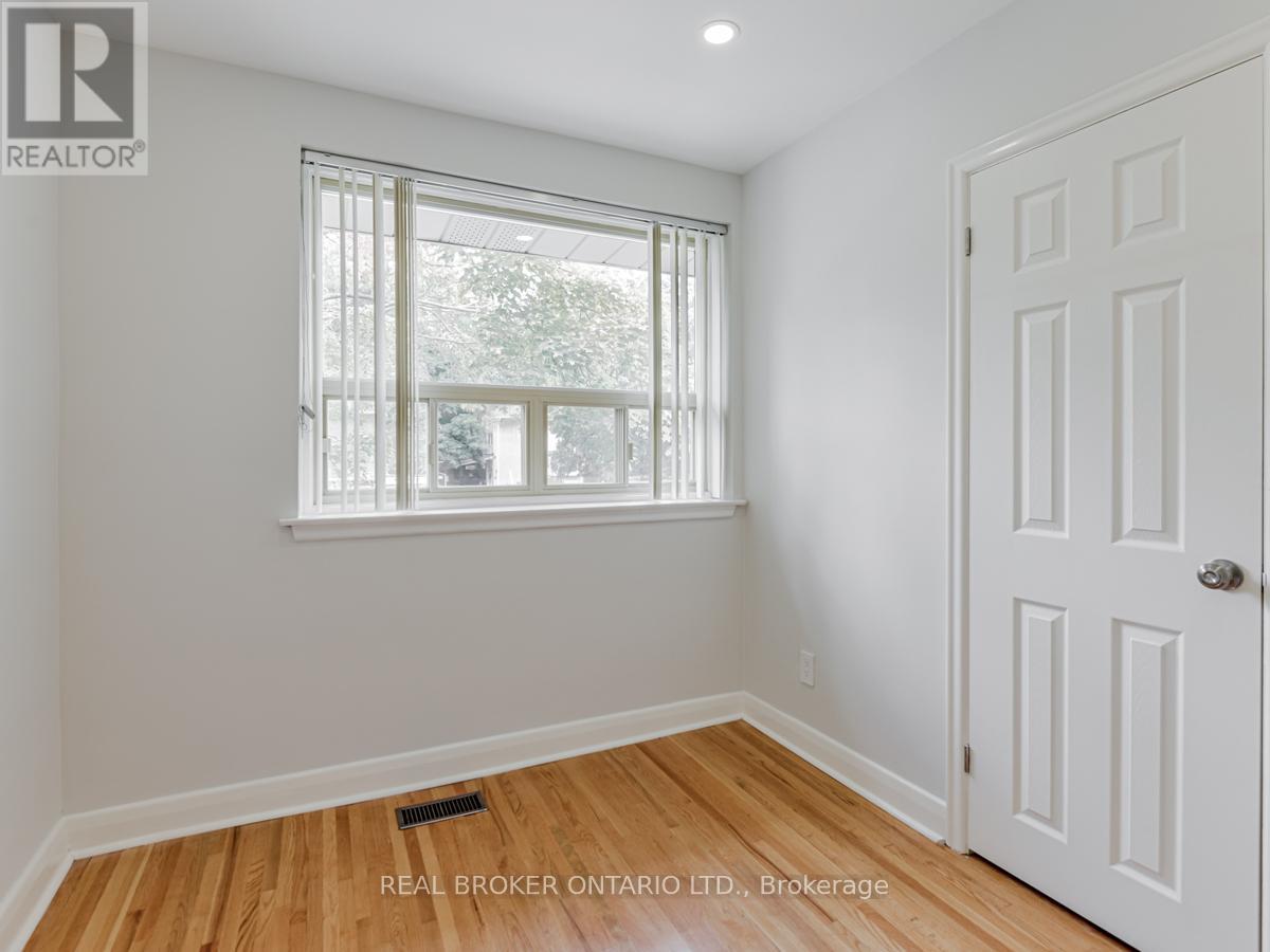 17 Redwing Place, Toronto, Ontario  M3C 2A7 - Photo 15 - C13009384