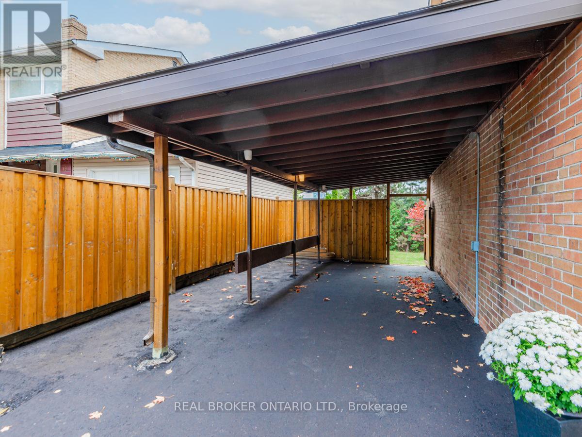 17 Redwing Place, Toronto, Ontario  M3C 2A7 - Photo 23 - C13009384