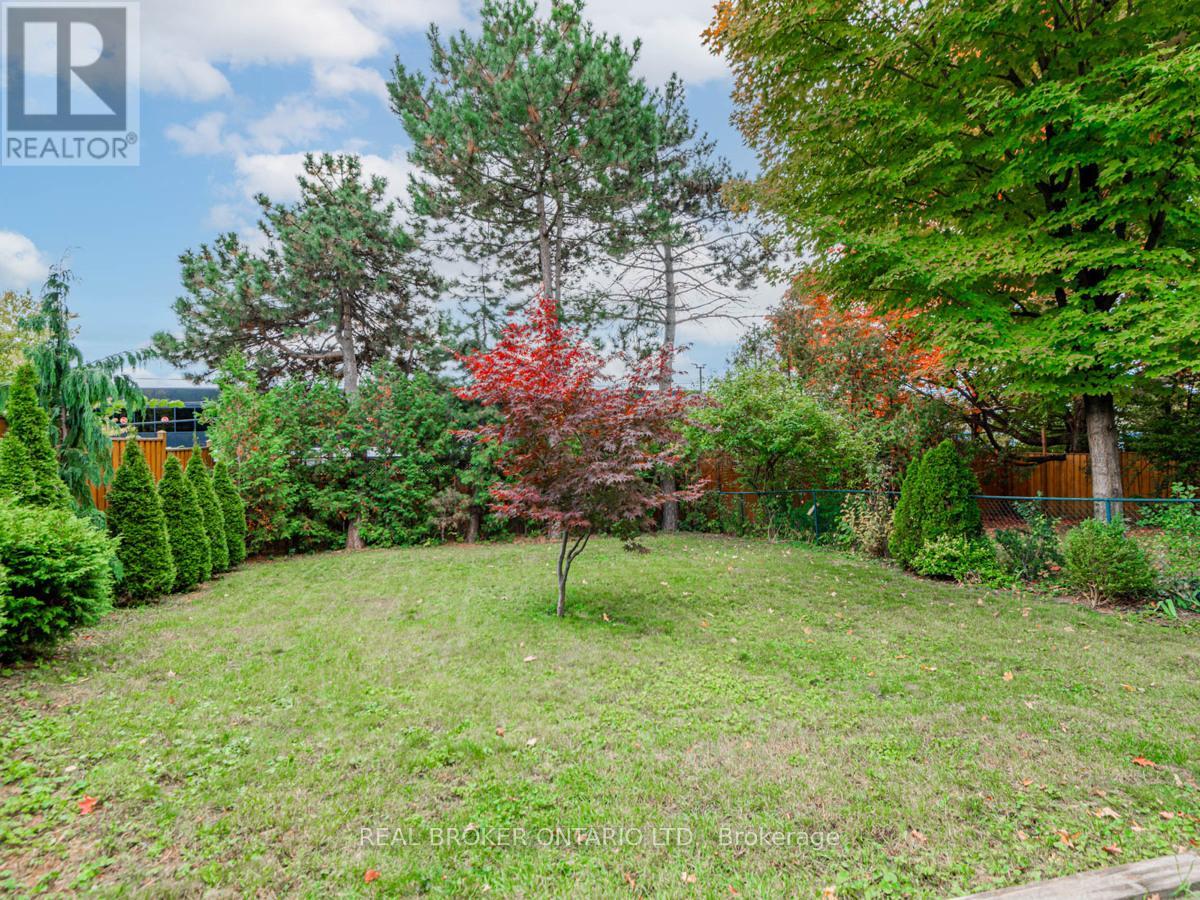 17 Redwing Place, Toronto, Ontario  M3C 2A7 - Photo 24 - C13009384