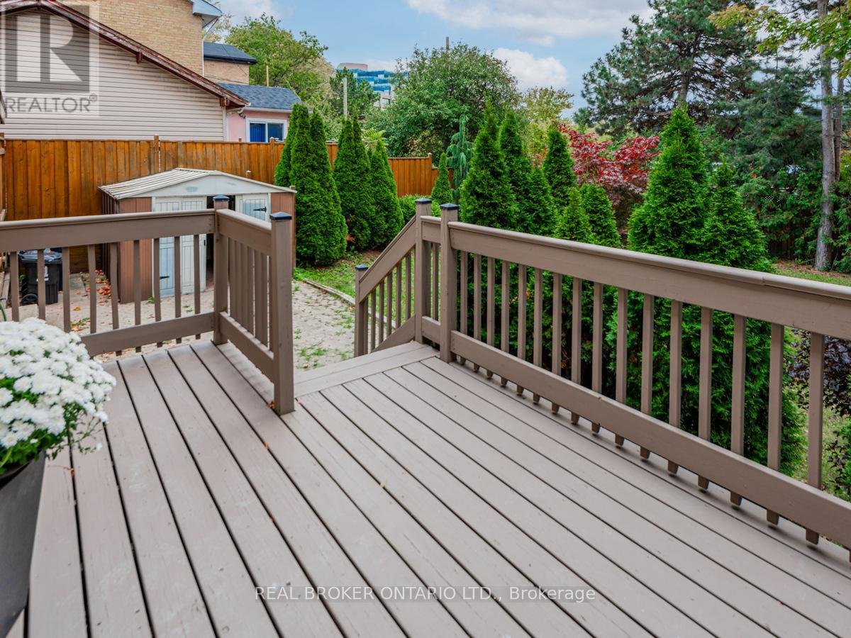 17 Redwing Place, Toronto, Ontario  M3C 2A7 - Photo 27 - C13009384