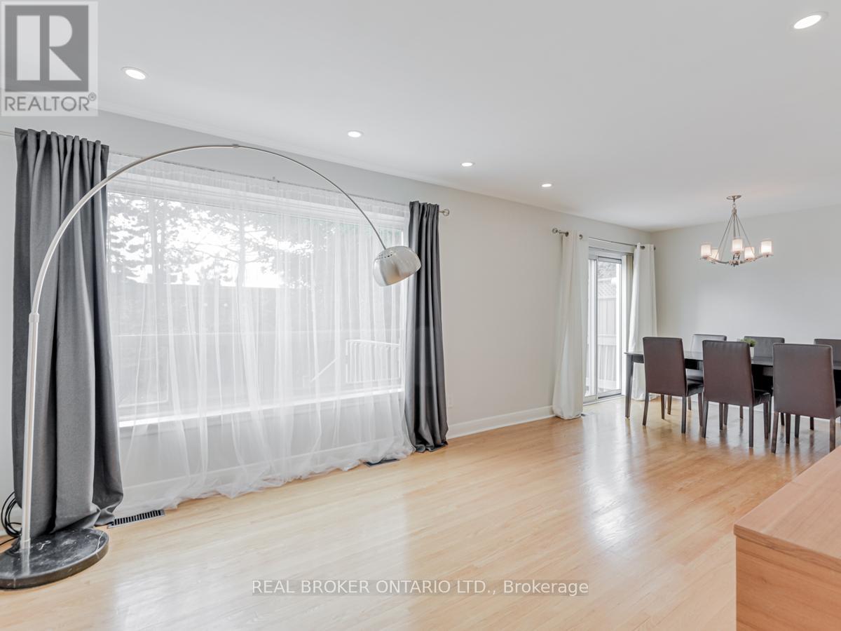 17 Redwing Place, Toronto, Ontario  M3C 2A7 - Photo 6 - C13009384