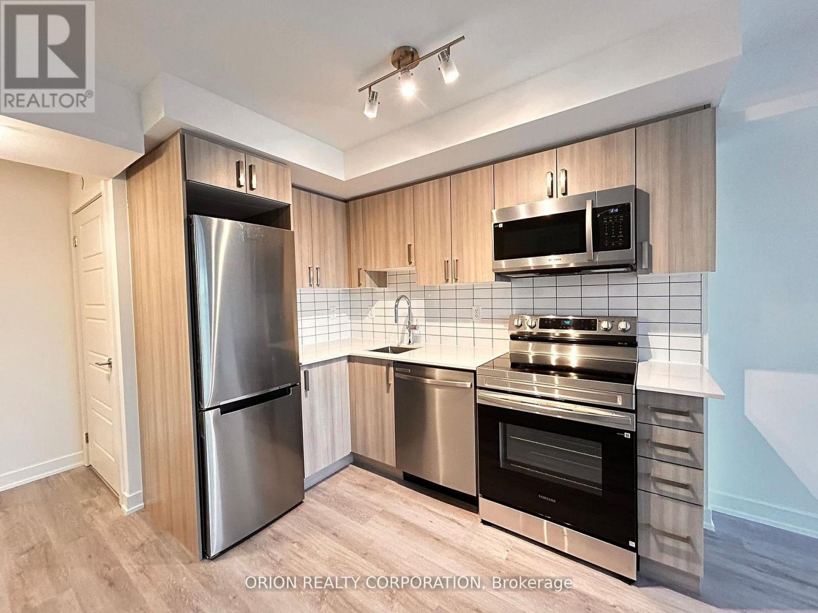 601 - 1010 Sandy Beach Road, Pickering, Ontario  L1W 0C7 - Photo 4 - E13009340