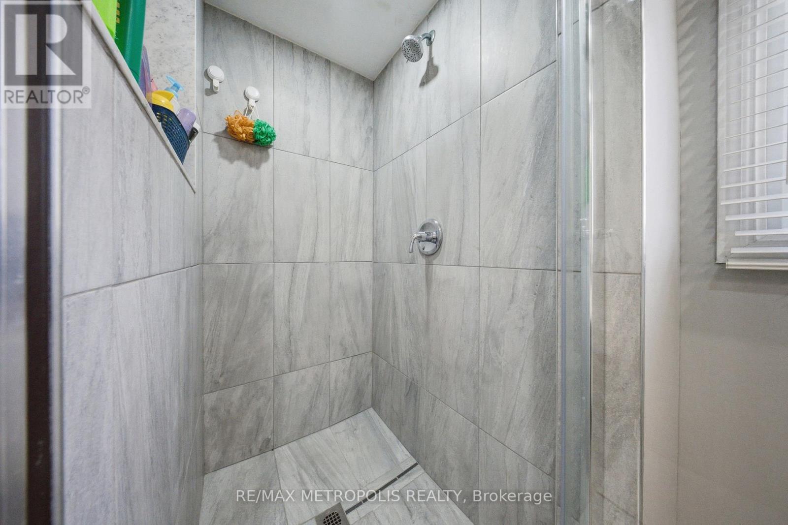 700 Mountjoy Court, Oshawa, Ontario  L1K 1W8 - Photo 17 - E13009436